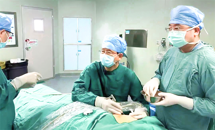 溃疡形成,鼻塞,回吸涕血,耳鸣,听力下降,头痛,颈部肿块,颅神经症状,黏膜粗糙,鼻咽顶后壁增厚