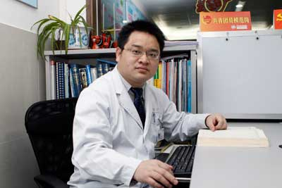 文卫锋,主治医师,复大肿瘤医院医疗二科副主任