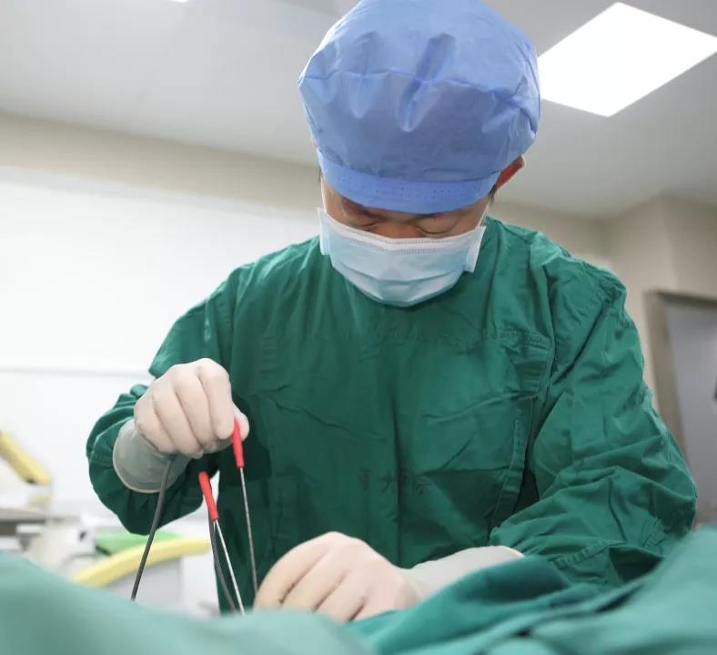 怀化胸腺癌比一般癌症要好治疗吗？